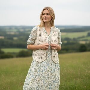 Vintage Cream Crochet Vest with Floral Embroidery